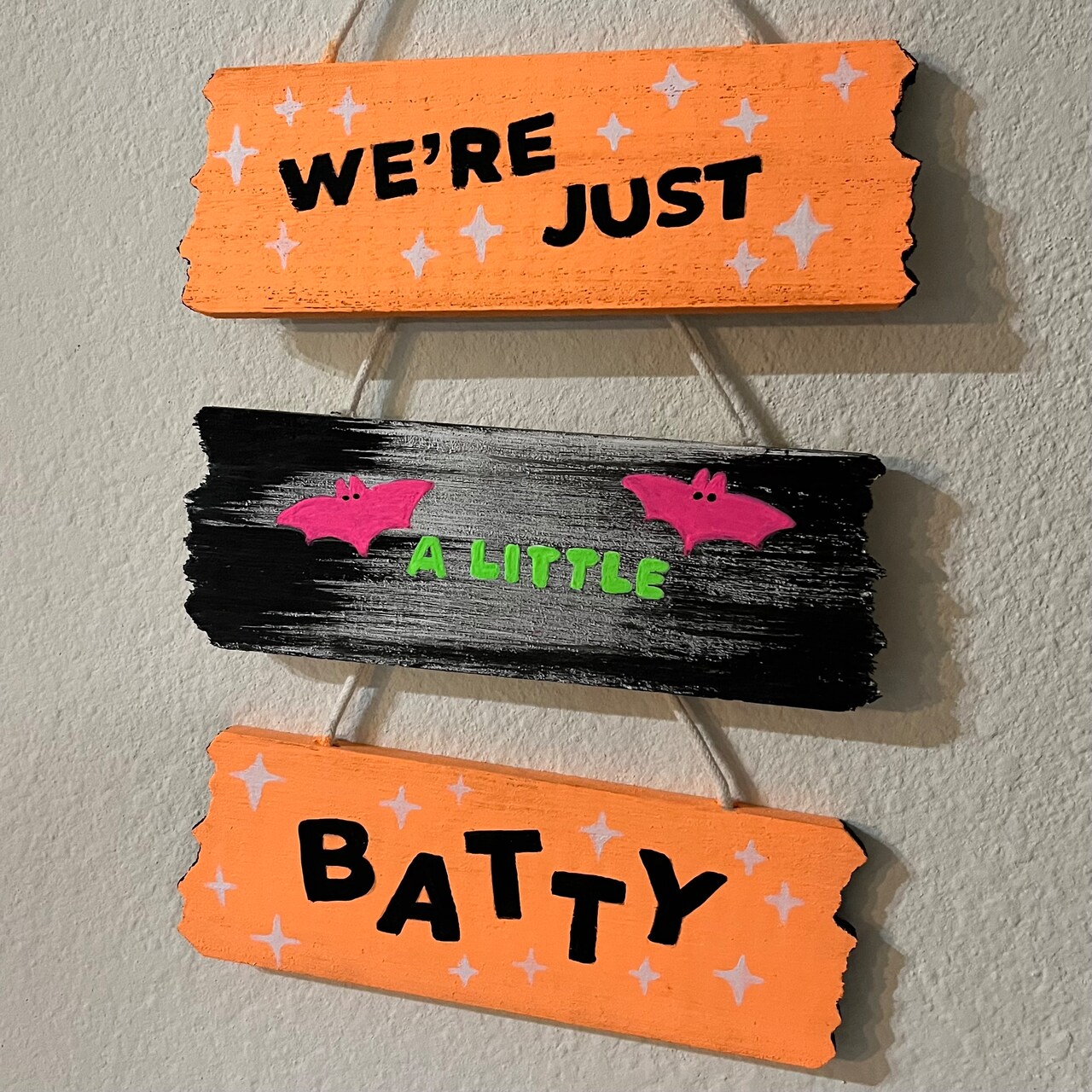 Crafting Basics: Painted Halloween Hanging Sign with @ProbablySketch